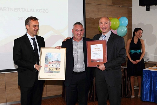 Mediterrán Magyarország Betoncserép Gyártó Kft 2013-as év ARANY fokozatú kereskedelmi partnere lett a Micorex TH Kft! Köszönjük az elismerést!