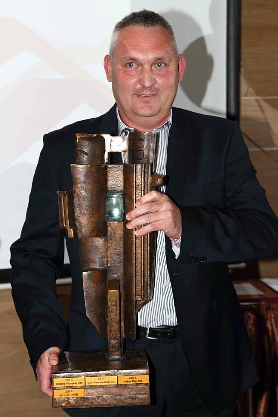 Mediterrán Magyarország Betoncserép Gyártó Kft 2013-as év ARANY fokozatú kereskedelmi partnere lett a Micorex TH Kft! Köszönjük az elismerést!